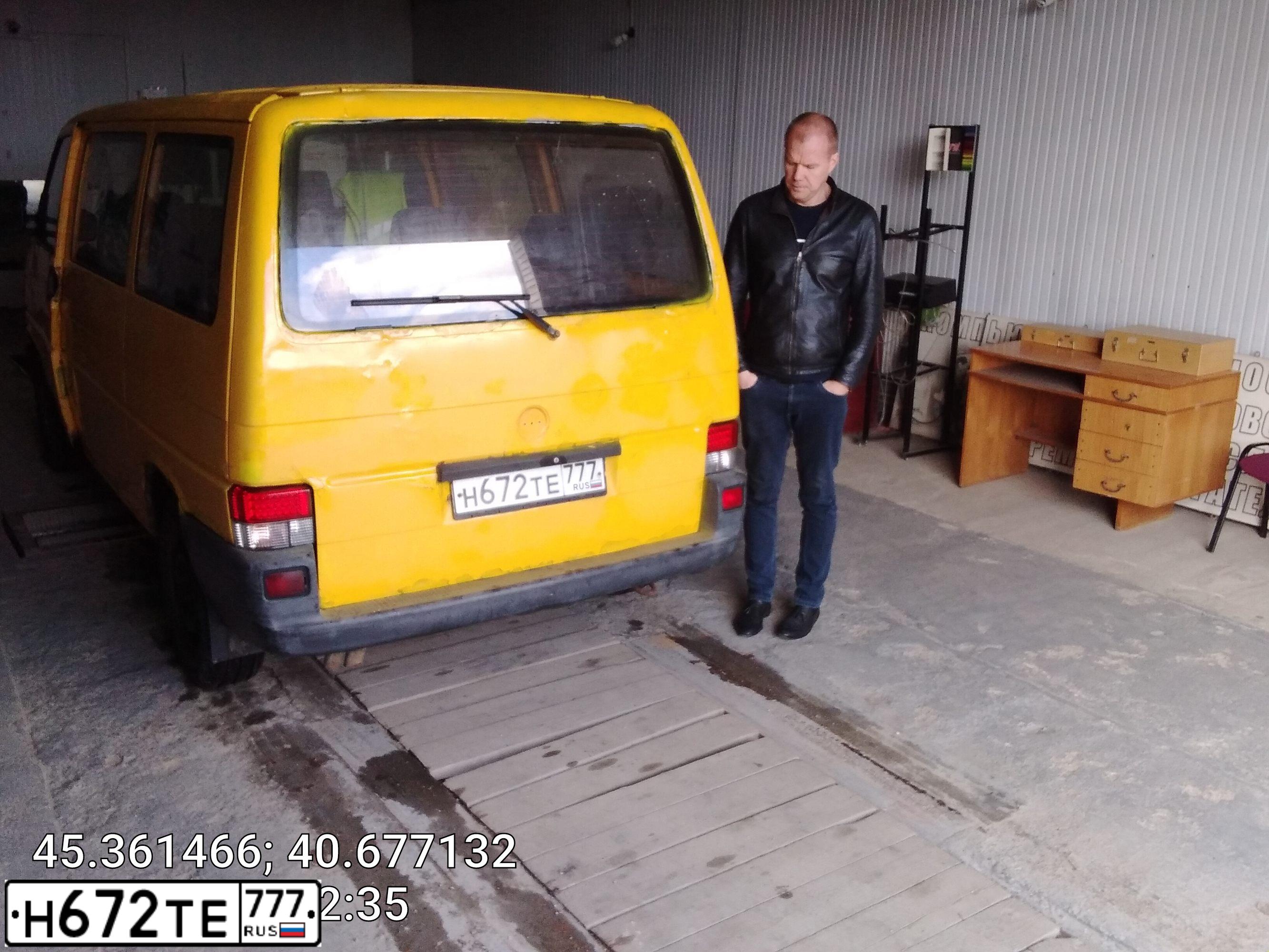 Фото автомобиля VOLKSWAGEN TRANSPORTER, 1997 — госномер А718ВХ97. Цвет: ЖЁЛТЫЙ