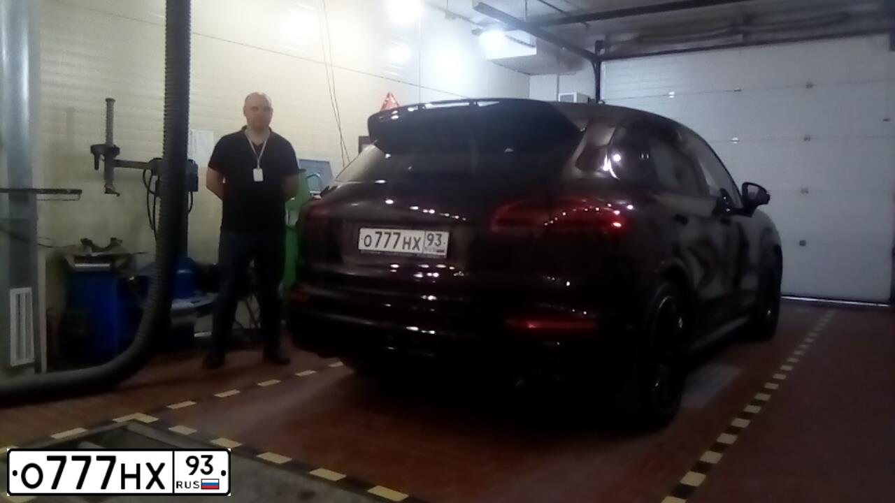 Фото автомобиля PORSCHE CAYENNE, 2017 — госномер Х595МЕ797. Цвет: Коричневый
