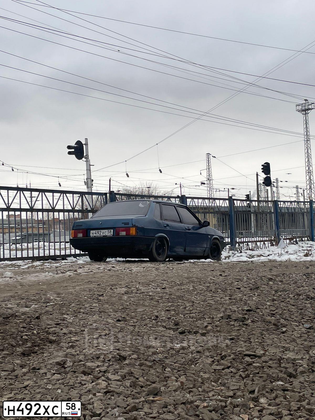 Фото автомобиля LADA 2109 SAMARA, 1996 — госномер Н492ХС58. Цвет: ТЕМНО-СИНИЙ