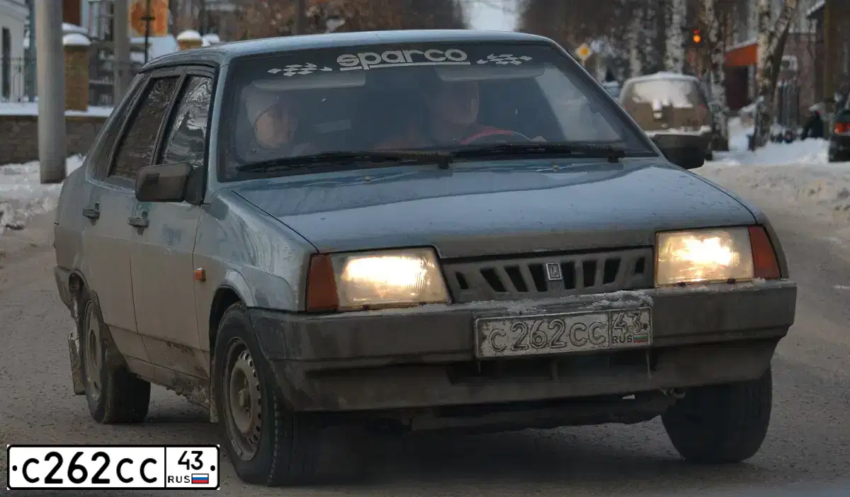 Фото автомобиля LADA 2109 SAMARA, 2003 — госномер С262СС43. Цвет: Серый
