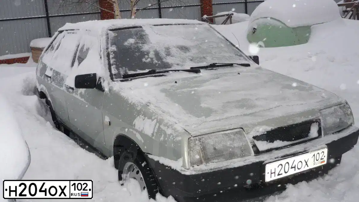 Фото автомобиля RENAULT LOGAN, 2013 — госномер Н204ОХ102. Цвет: СИНИЙ