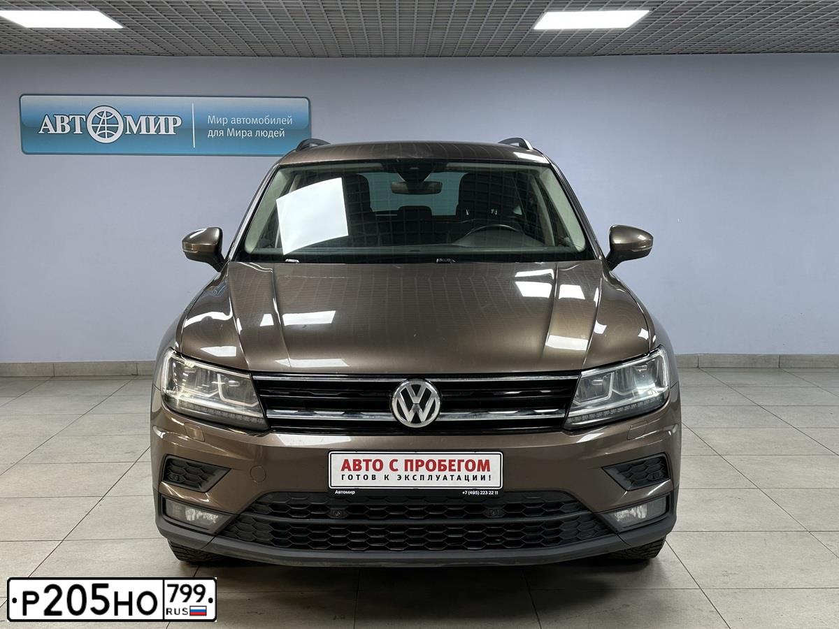 Фото автомобиля VOLKSWAGEN TIGUAN, 2019 — госномер Р205НО799. Цвет: Коричневый