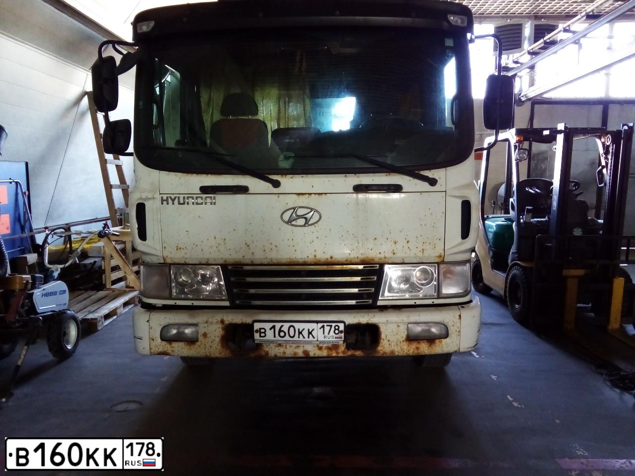 Фото автомобиля HYUNDAI HD MEGA TRUCK, 2008 — госномер В160КК178. Цвет: БЕЛЫЙ