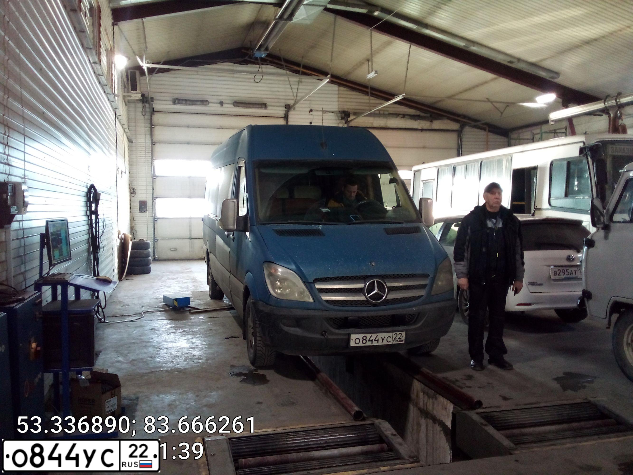 Фото автомобиля MERCEDES SPRINTER, 2008 — госномер О844УС22. Цвет: СИНИЙ