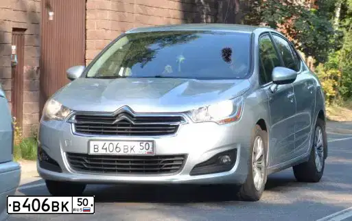 Фото автомобиля CITROEN C4, 2013 — госномер У864ЕВ750. Цвет: Серебристый