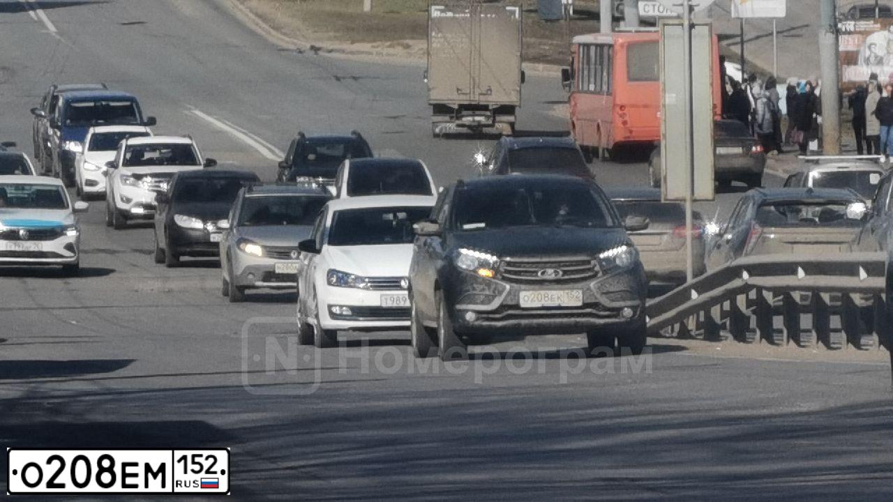 Фото автомобиля RENAULT T SANDERO, 2012 — госномер Р014ОО152. Цвет: КРАСНЫЙ