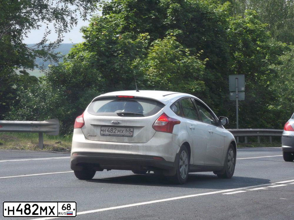 Фото автомобиля FORD FOCUS, 2013 — госномер М893КТ07. Цвет: Белый
