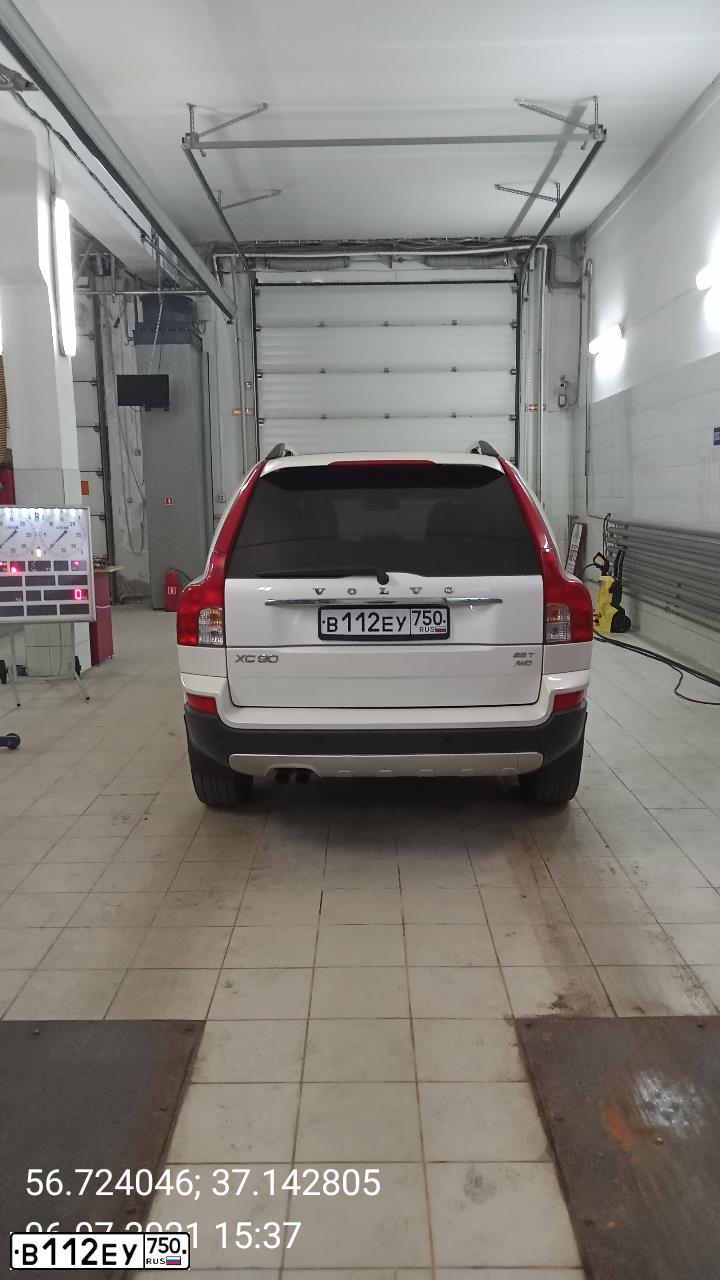 Фото автомобиля VOLVO XC90, 2009 — госномер В112ЕУ750. Цвет: Белый