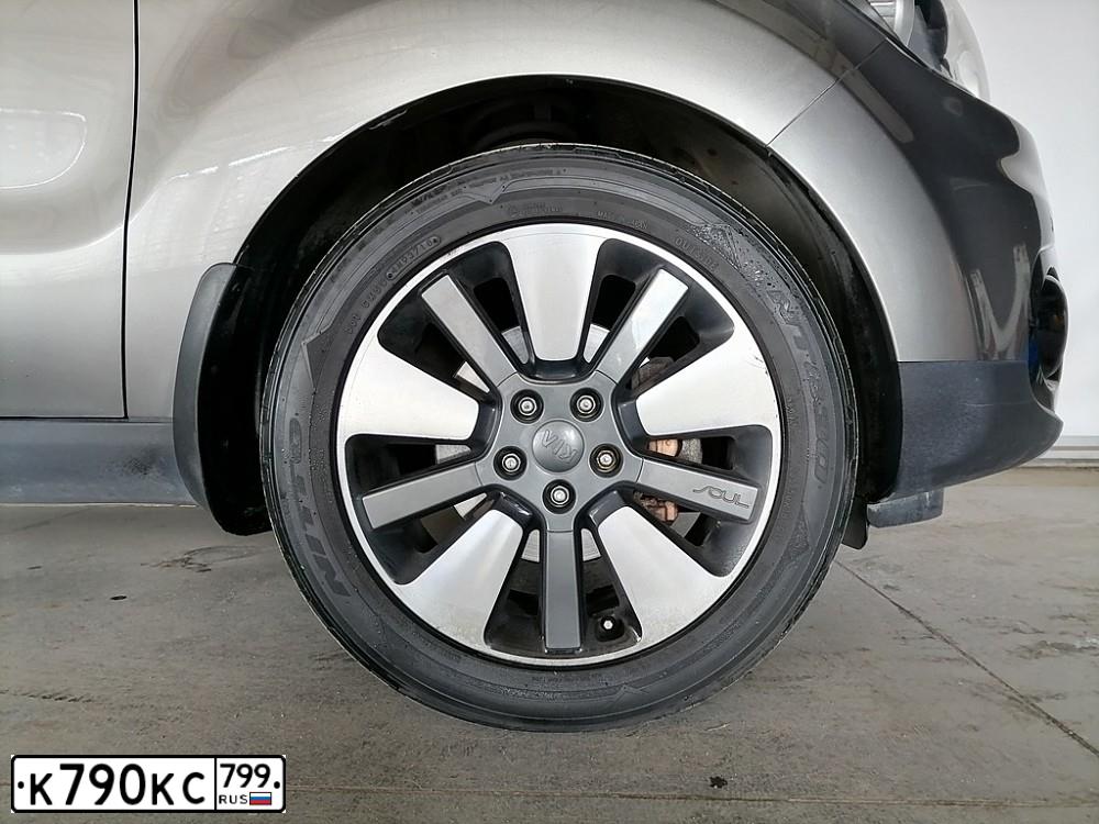 Фото автомобиля KIA SOUL, 2018 — госномер Е556МР797. Цвет: ПЕРЛАМУТ-СЕРЕБРИСТЫЙ