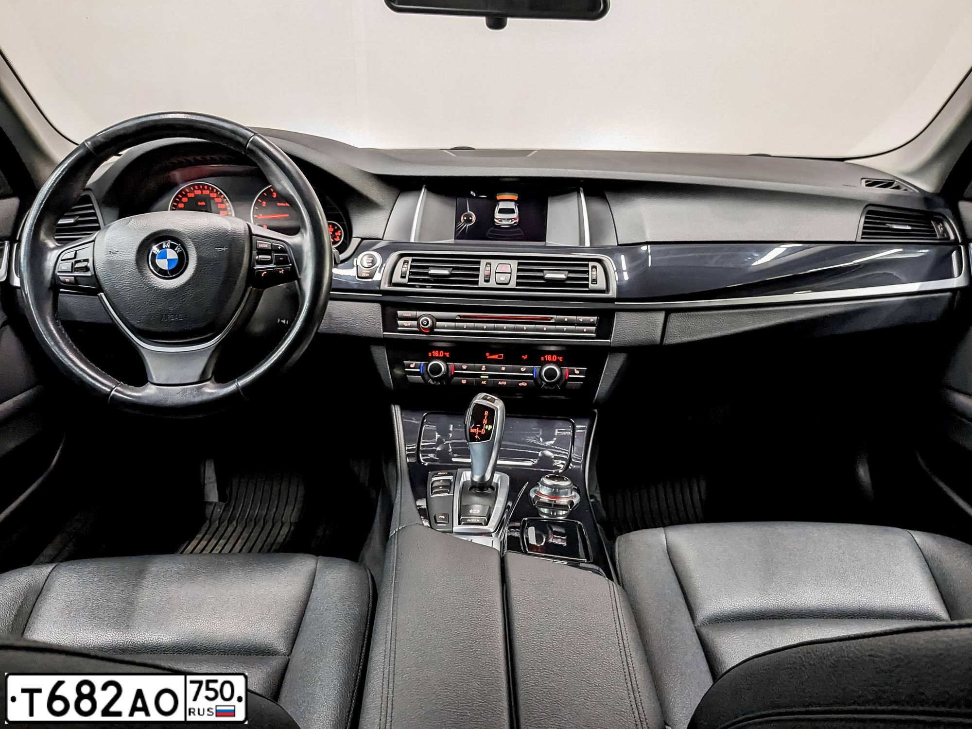 Фото автомобиля BMW SERIE 5, 2015 — госномер М662АВ250. Цвет: ЧЕРНЫЙ