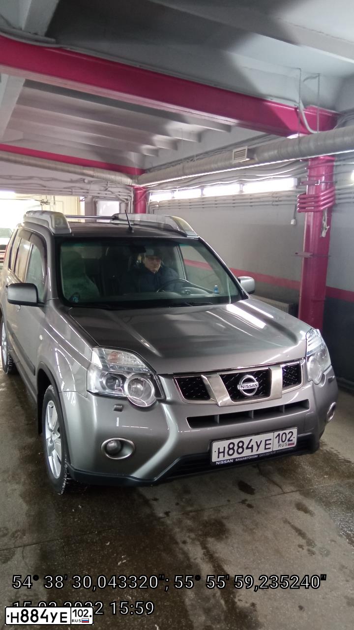 Фото автомобиля NISSAN X-TRAIL, 2012 — госномер Н884УЕ102. Цвет: СЕРЫЙ