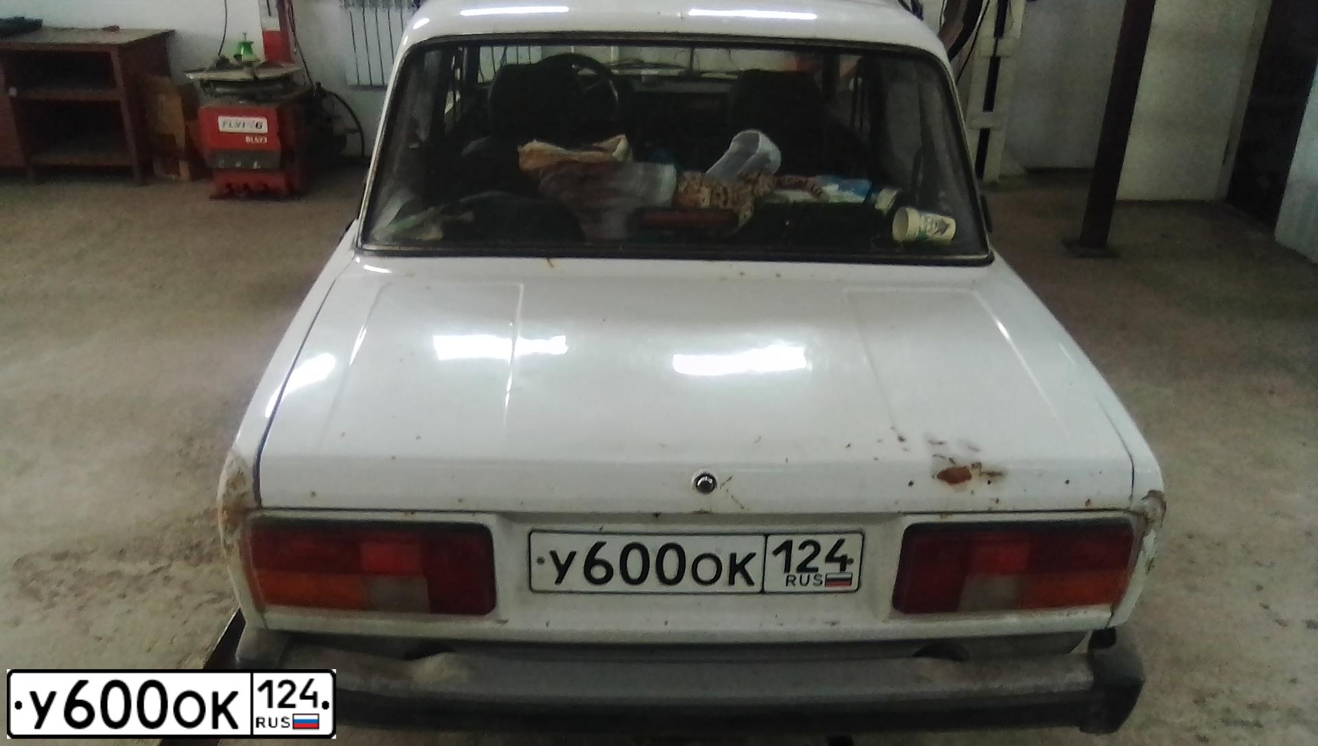 Фото автомобиля LADA 2105, 2004 — госномер У600ОК124. Цвет: Белый