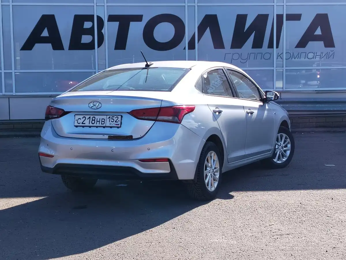 Фото автомобиля HYUNDAI SOLARIS, 2019 — госномер С218НВ152. Цвет: СЕРЫЙ