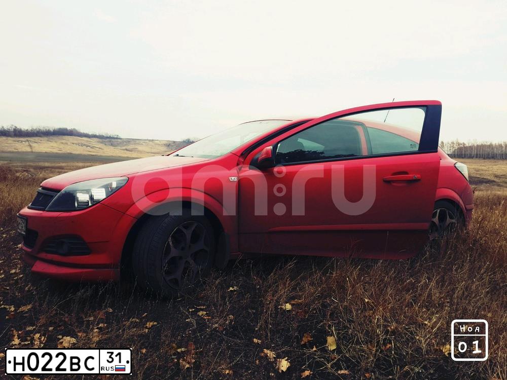 Фото автомобиля OPEL ASTRA, 2008 — госномер Е835МТ199. Цвет: Красный