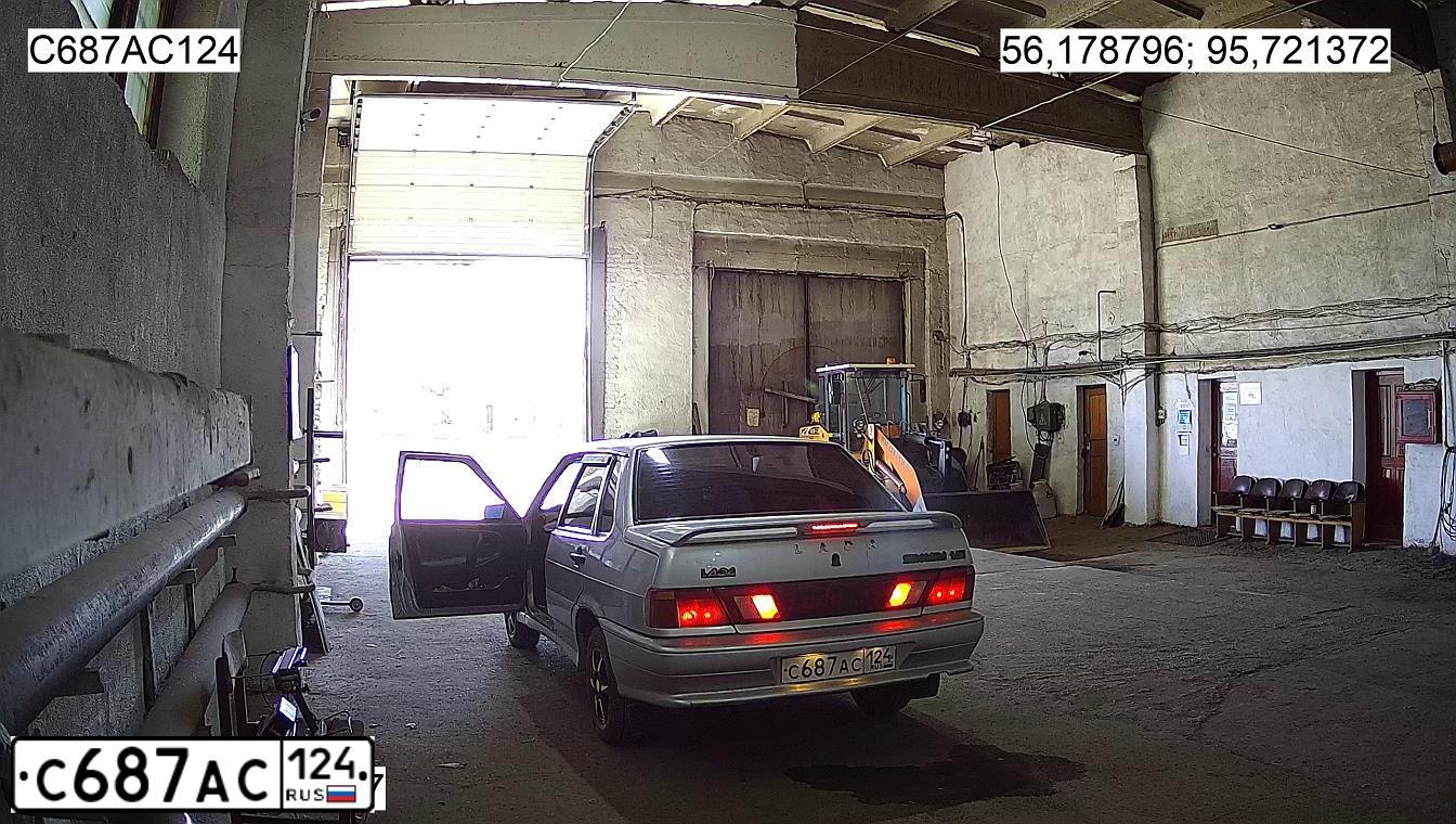 Фото автомобиля LADA 2115 SAMARA, 2006 — госномер С687АС124. Цвет: СВЕТЛО СЕРЕБРИСТЫЙ МЕТАЛЛ