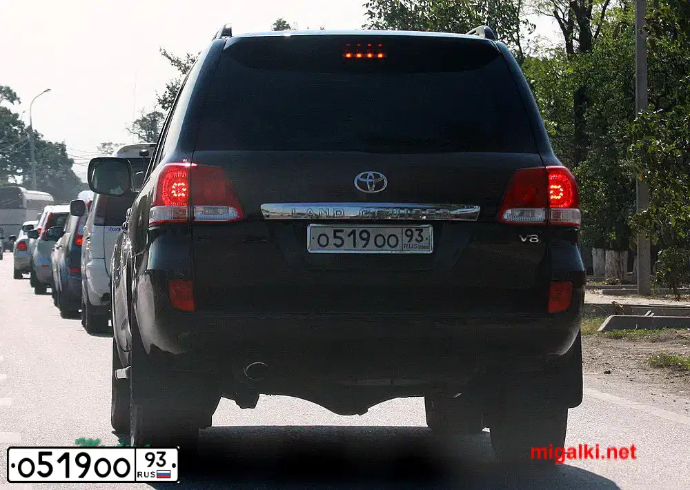 Фото автомобиля TOYOTA LANDCRUISER 200, 2010 — госномер О519ОО93. Цвет: ЧЕРНЫЙ
