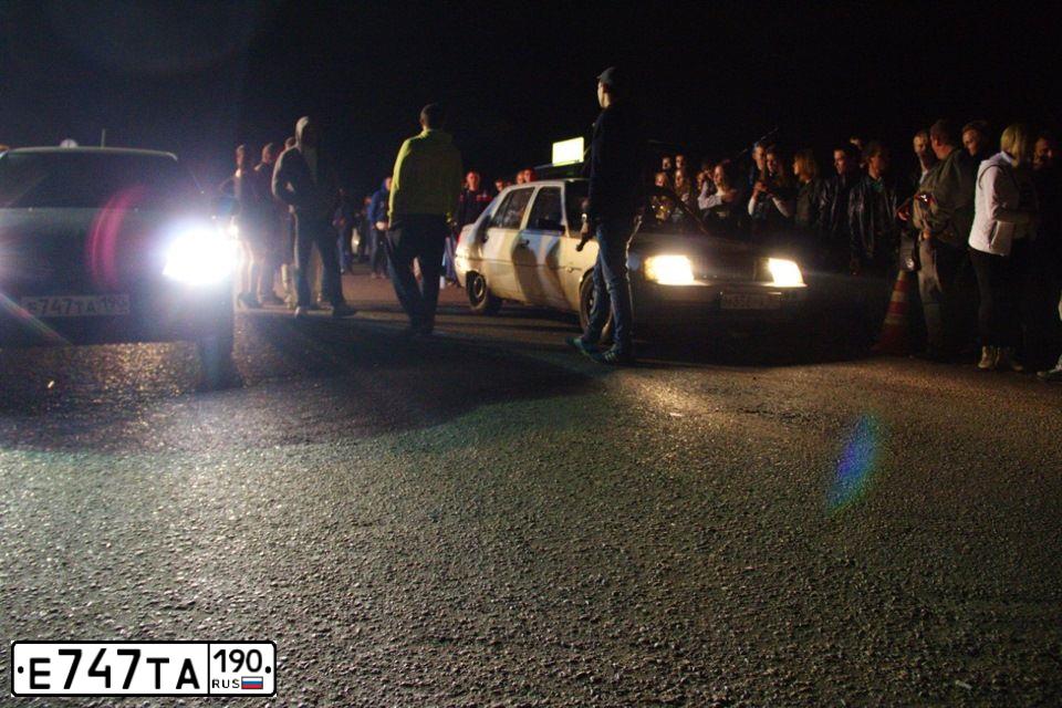 Фото автомобиля MITSUBISHI LANCER, 2005 — госномер Е747ТА190. Цвет: синий
