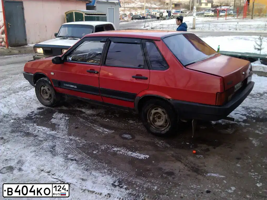 Фото автомобиля LADA 2109 SAMARA, 1998 — госномер В404КО124. Цвет: Красный
