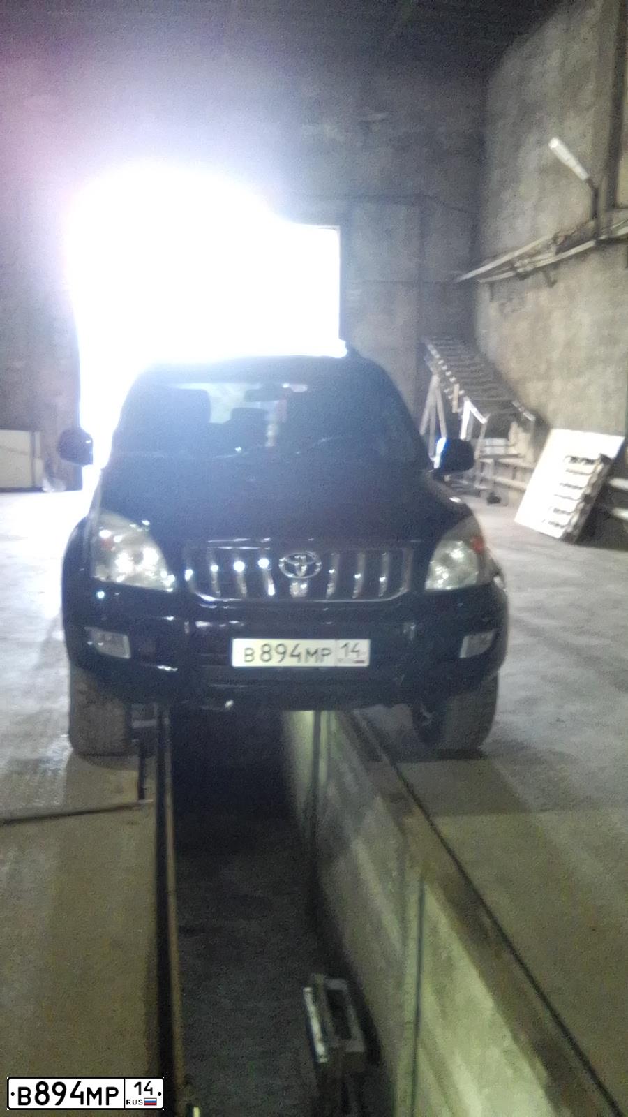 Фото автомобиля TOYOTA LAND CRUISER 120, 2008 — госномер О673НМ14. Цвет: ЧЕРНЫЙ