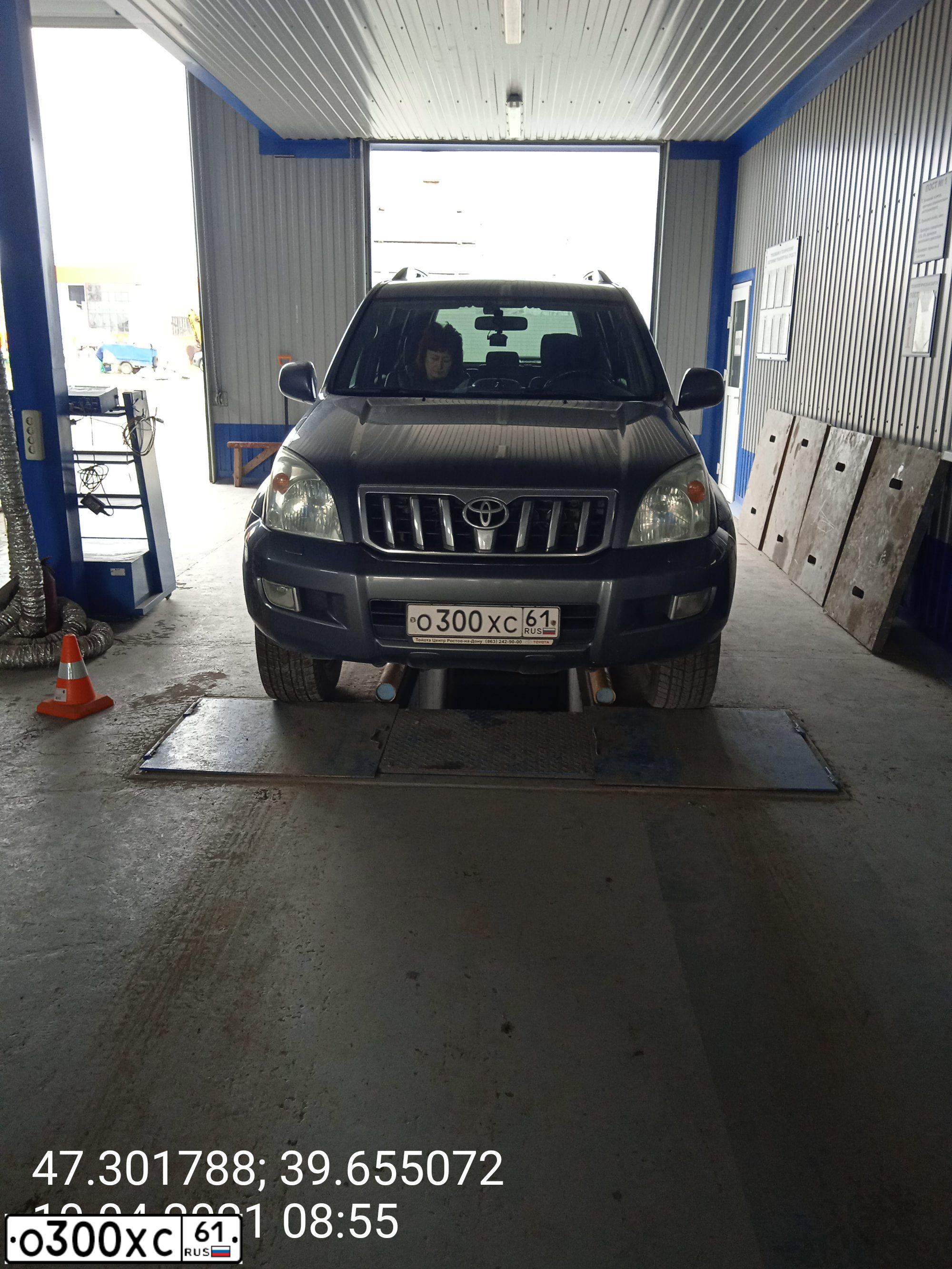 Фото автомобиля TOYOTA LANDCRUISER, 2007 — госномер О300ХС61. Цвет: Т.СЕРЫЙ
