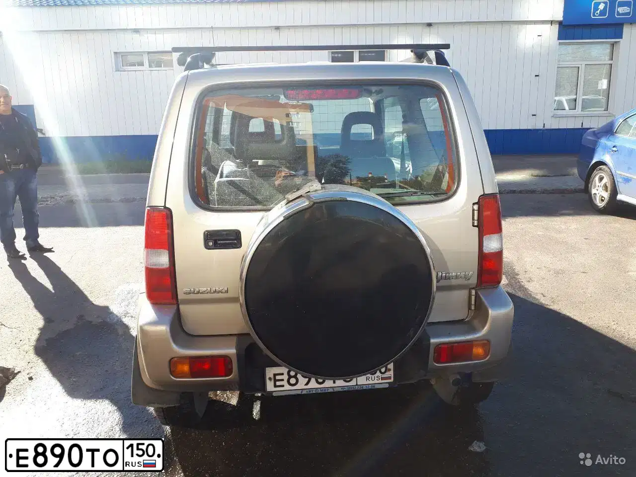 Фото автомобиля SUZUKI JIMNY, 2003 — госномер Е890ТО150. Цвет: ПЕРЛАМУТРОВО-БЕЖЕВЫЙ