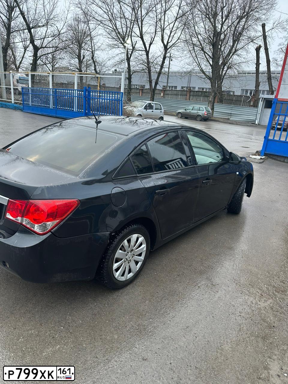 Фото автомобиля CHEVROLET CRUZE, 2012 — госномер Р799ХК161. Цвет: ЧЕРНЫЙ МЕТАЛЛИК