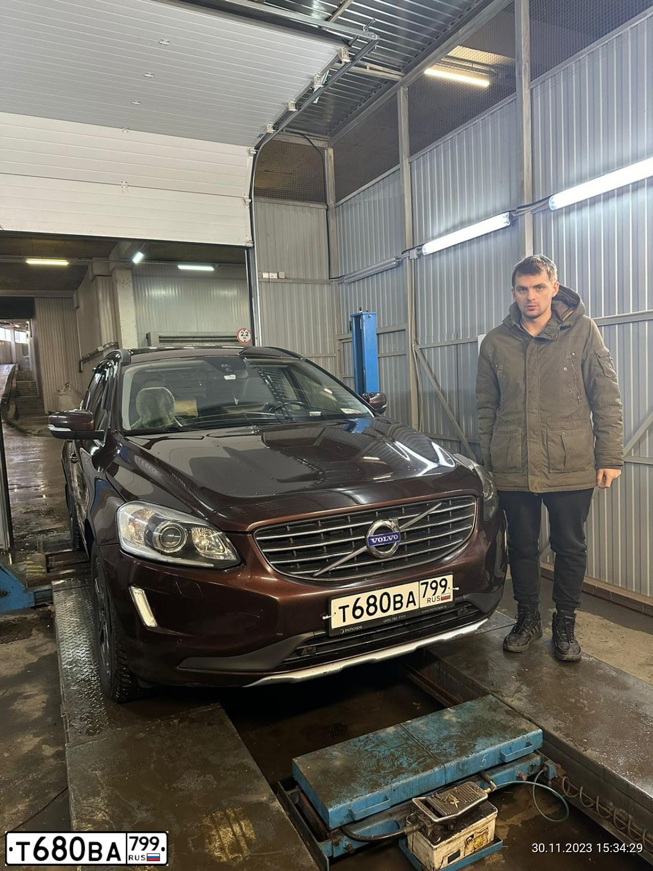 Фото автомобиля VOLVO XC60, 2013 — госномер Р518ОО797. Цвет: БАГРОВЫЙ
