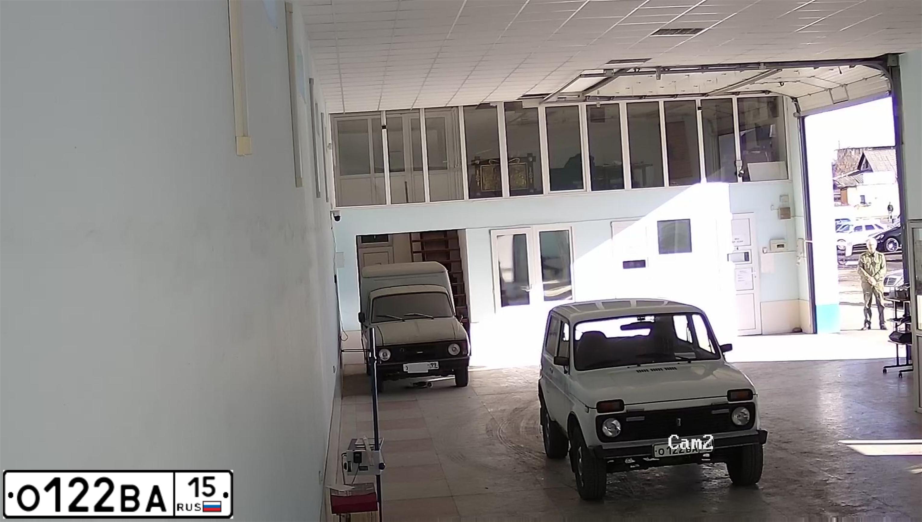 Фото автомобиля LADA 2121 NIVA, 1998 — госномер О122ВА15. Цвет: ЯРКО-БЕЛЫЙ