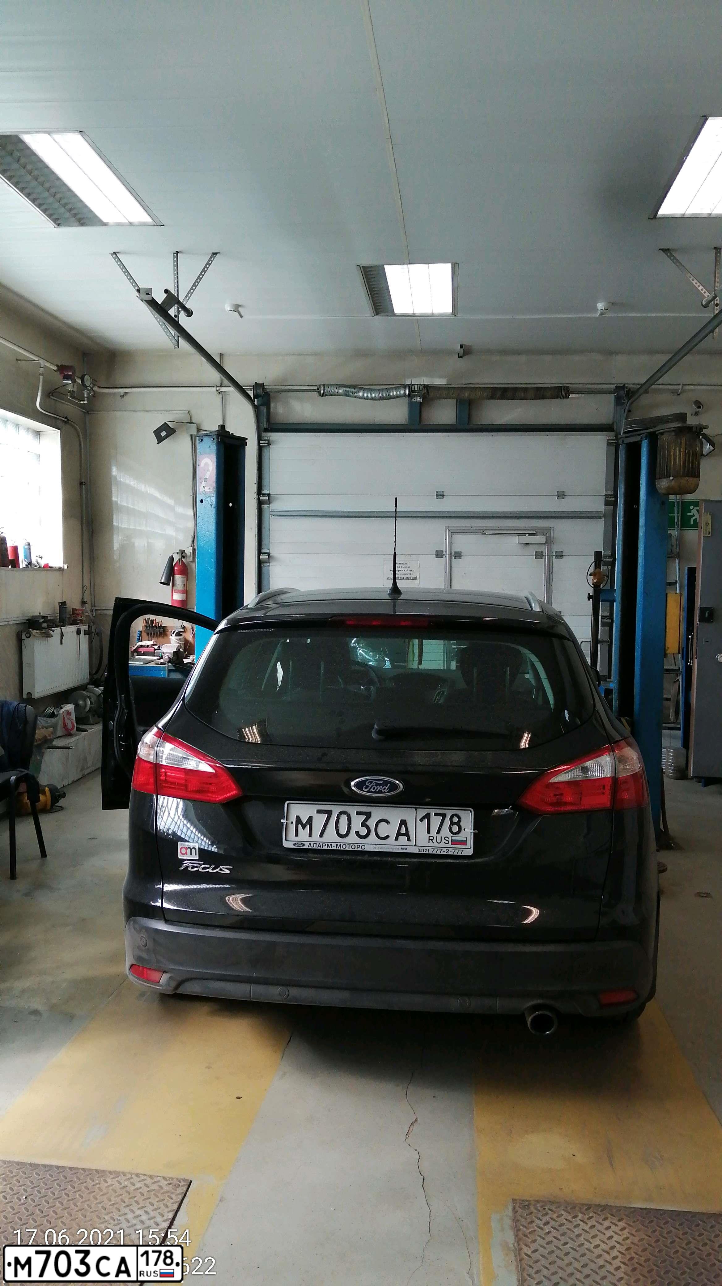 Фото автомобиля FORD FOCUS, 2012 — госномер М703СА178. Цвет: ЧЕРНЫЙ
