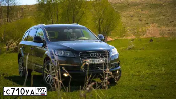 Фото автомобиля AUDI Q7, 2008 — госномер М628РВ67. Цвет: ЧЕРНО-СИНИЙ