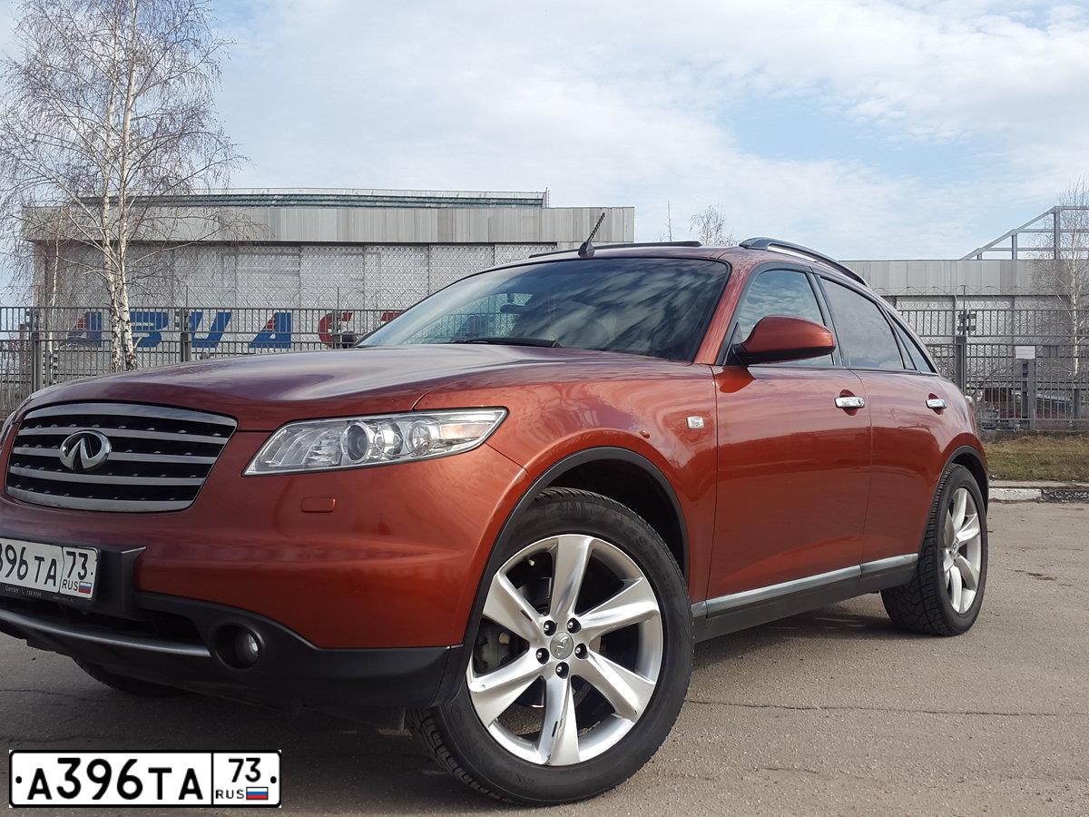 Фото автомобиля INFINITI QX70 /FX/, 2006 — госномер К581ЕЕ154. Цвет: Оранжевый