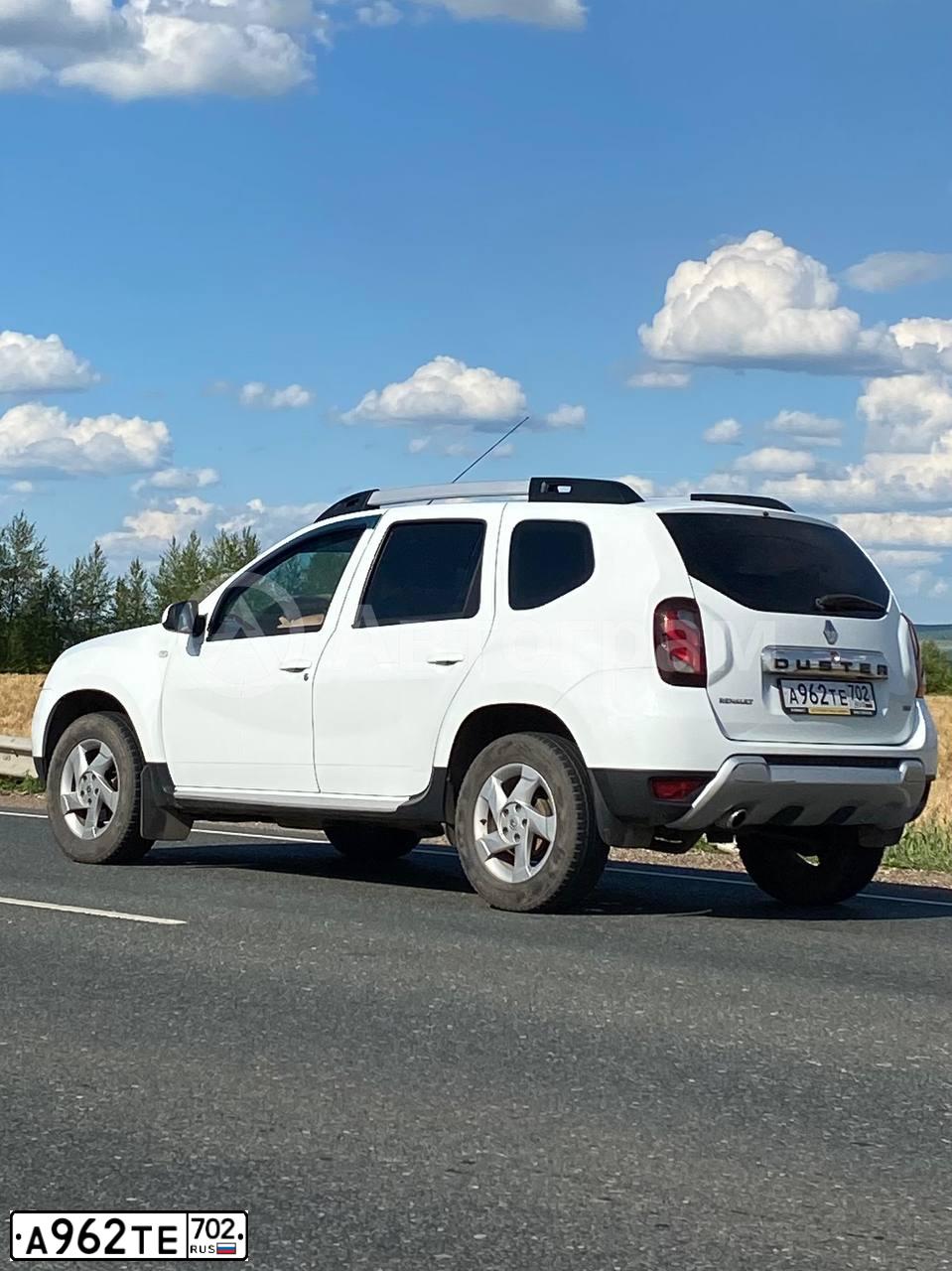 Фото автомобиля RENAULT DUSTER, 2018 — госномер А962ТЕ702. Цвет: Белый