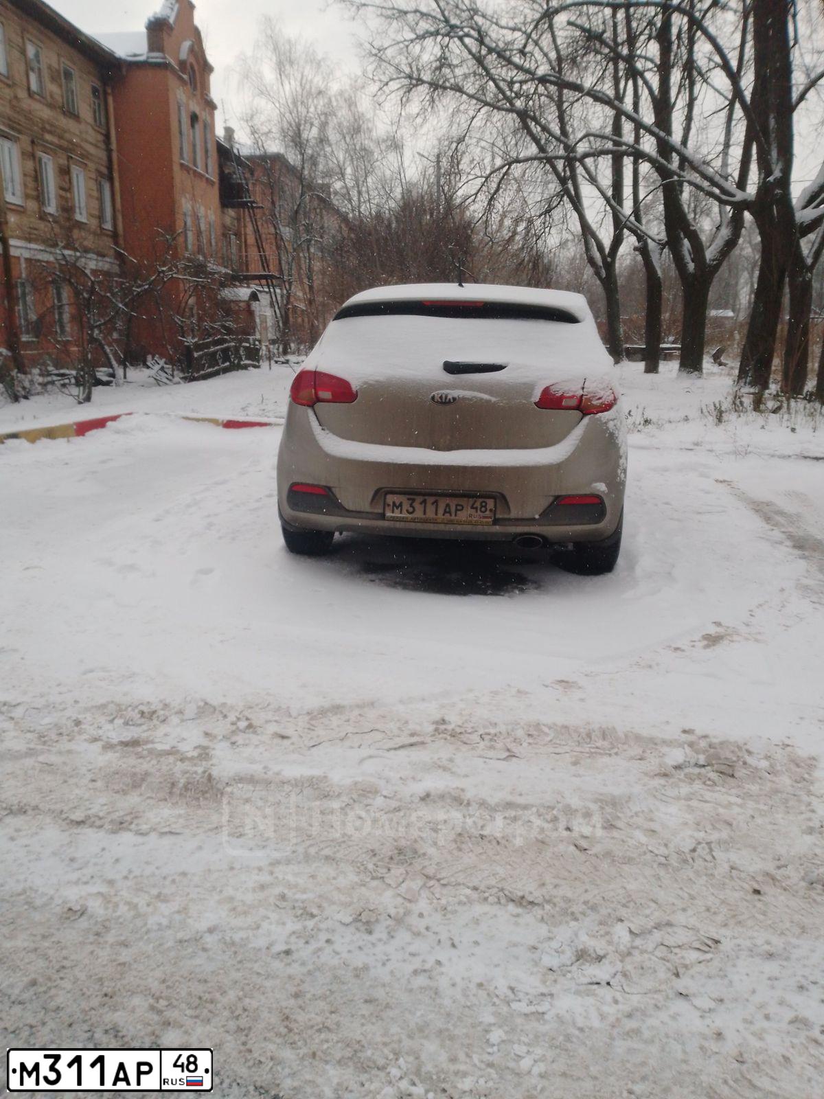 Фото автомобиля KIA CEE'D, 2013 — госномер М311АР48. Цвет: СЕРЕБРИСТЫЙ