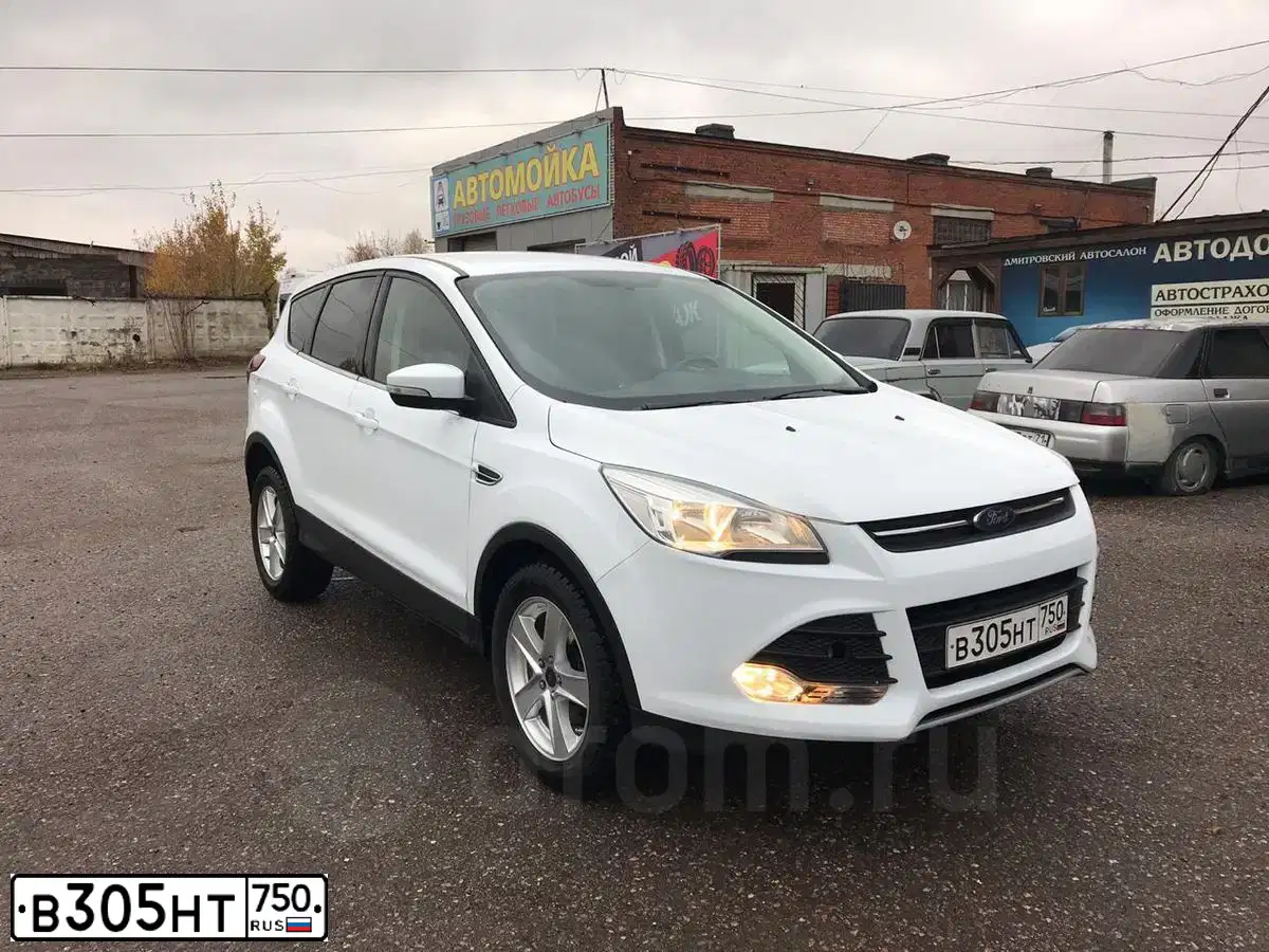 Фото автомобиля FORD KUGA, 2016 — госномер В305НТ750. Цвет: БЕЛЫЙ