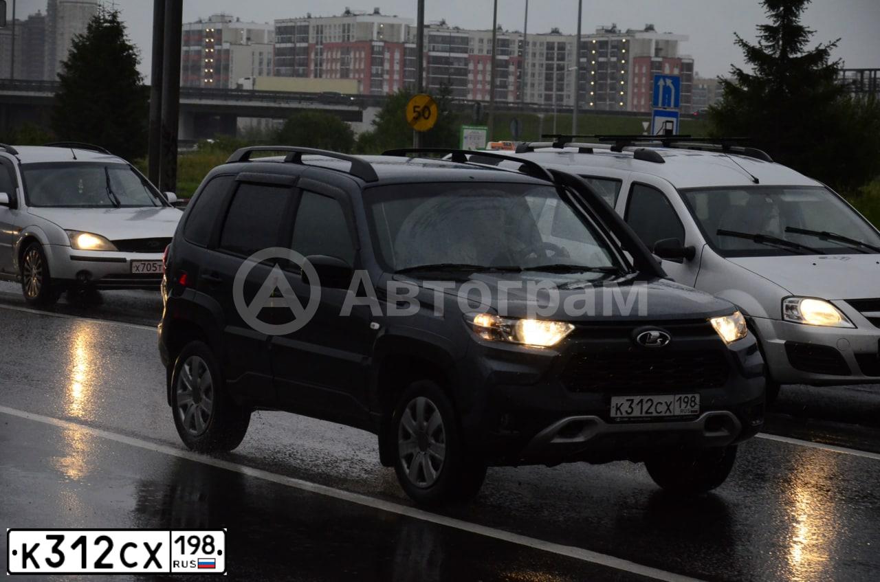 Фото автомобиля VOLKSWAGEN POLO, 2011 — госномер Н196УН124. Цвет: ЧЕРНЫЙ