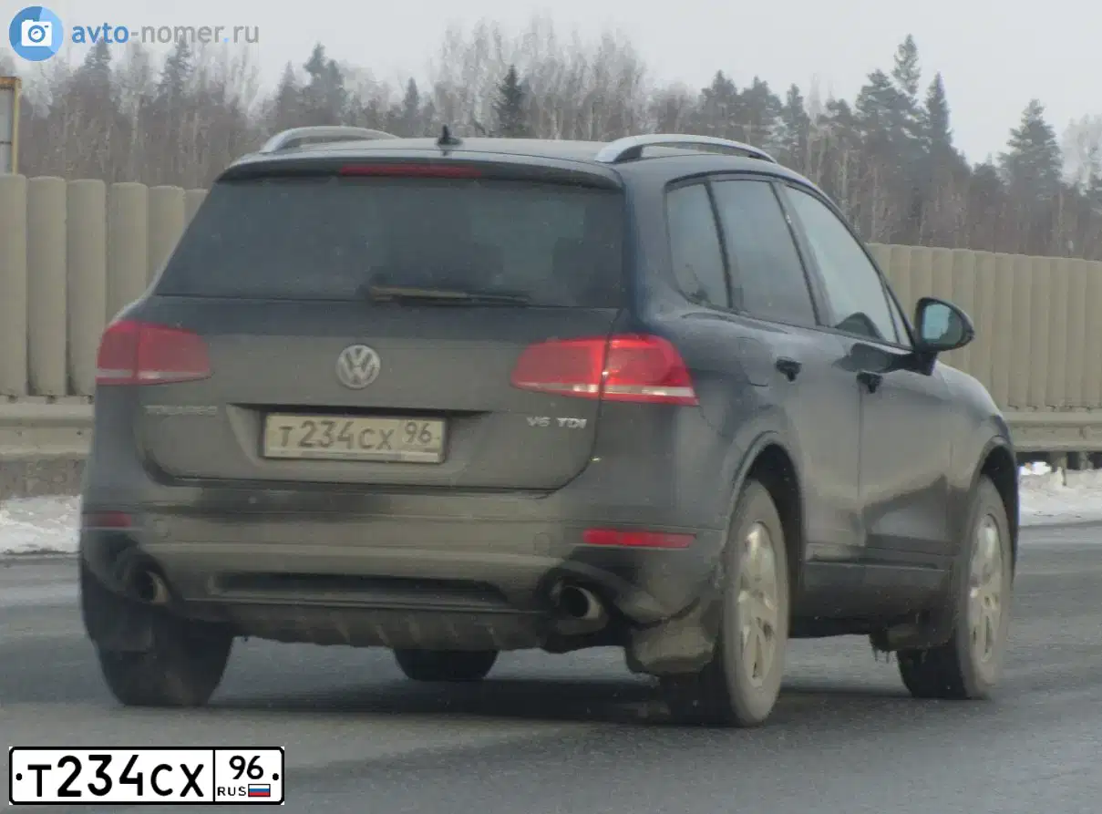 Фото автомобиля VOLKSWAGEN TOUAREG, 2012 — госномер В757ОС196. Цвет: ЧЕРНЫЙ