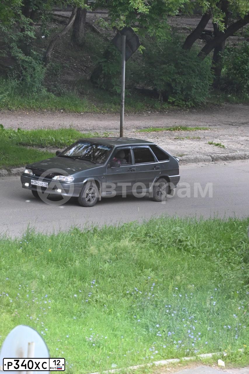 Фото автомобиля LADA 2114 SAMARA, 2010 — госномер Р340ХС12. Цвет: СРЕДНИЙ СЕРО-ЗЕЛ МЕТ