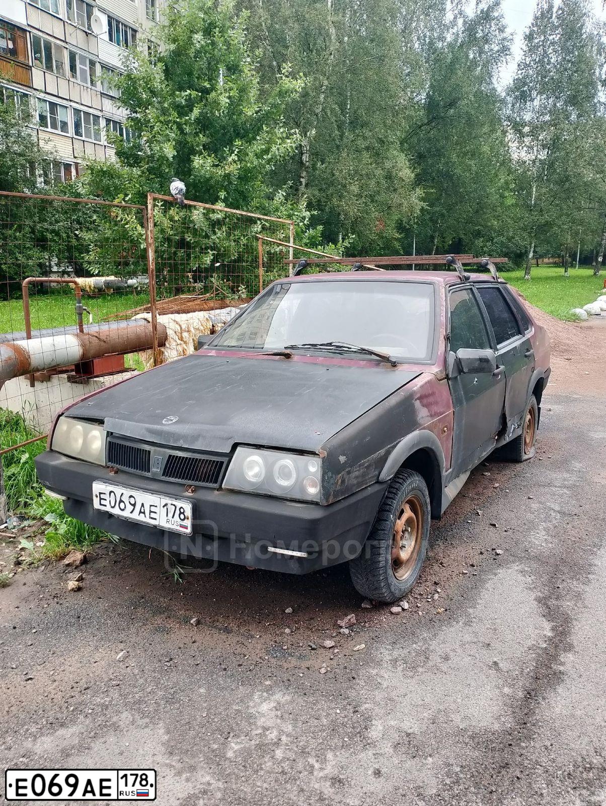 Фото автомобиля LADA 2109 SAMARA, 1999 — госномер Е069АЕ178. Цвет: КРАСНЫЙ