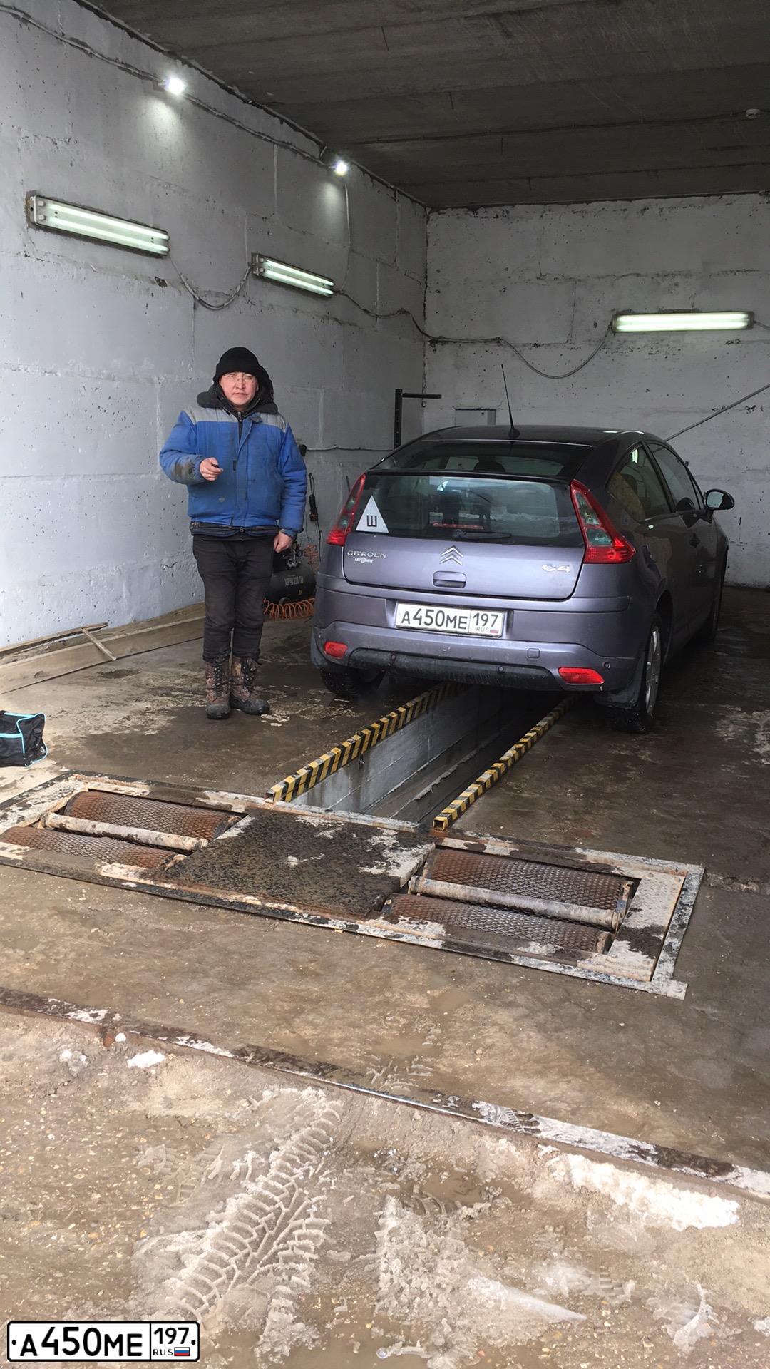 Фото автомобиля CITROEN C4, 2008 — госномер М585ОО799. Цвет: СЕРО-СИРЕНЕВЫЙ