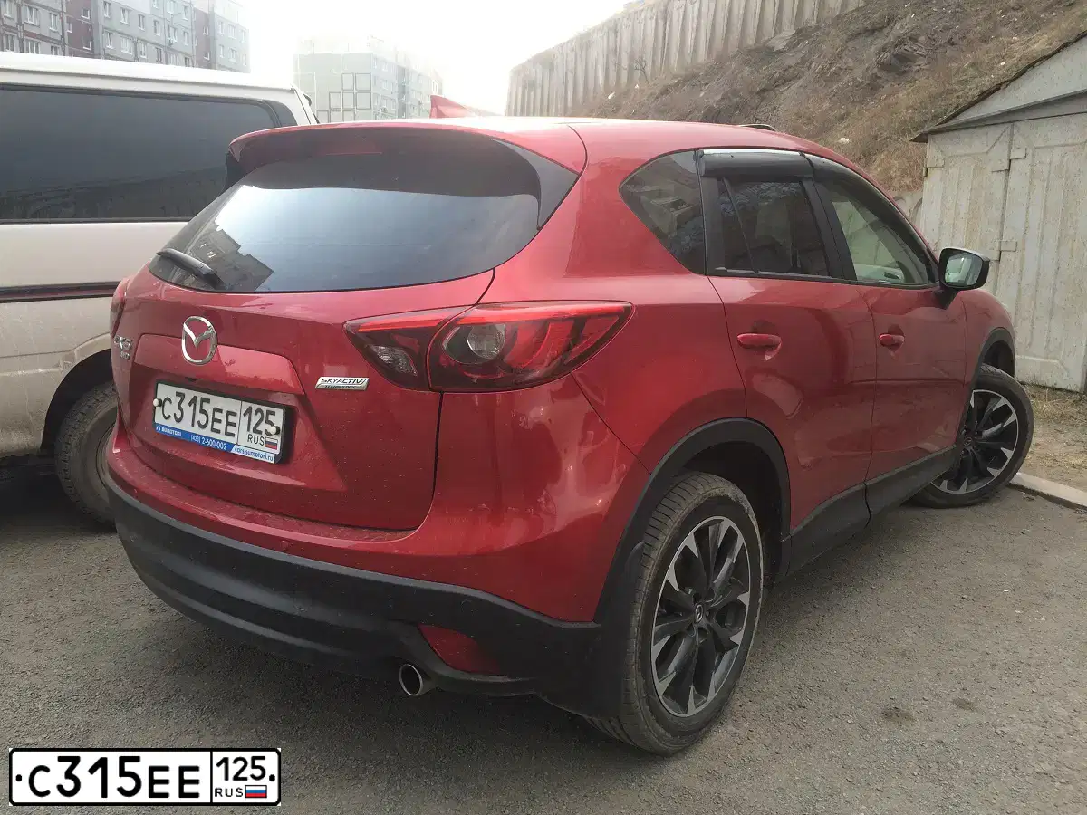 Фото автомобиля MAZDA CX-5, 2015 — госномер С315ЕЕ125. Цвет: Красный