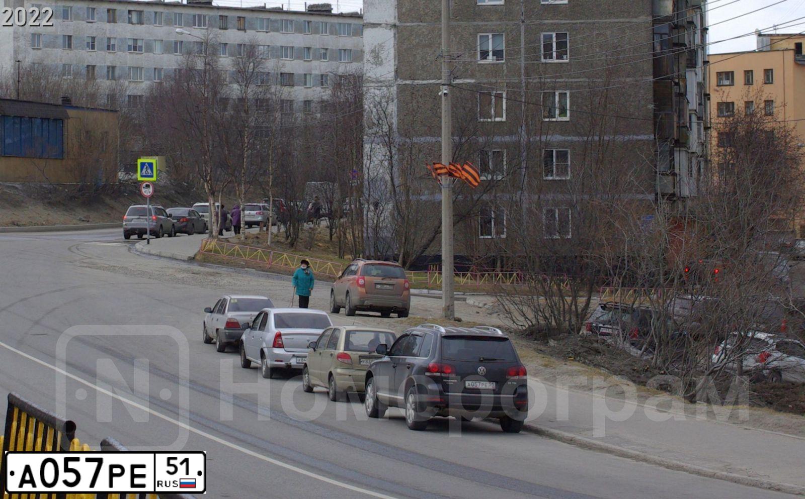 Фото автомобиля VOLKSWAGEN TOUAREG, 2009 — госномер А057РЕ51. Цвет: ЧЕРНЫЙ
