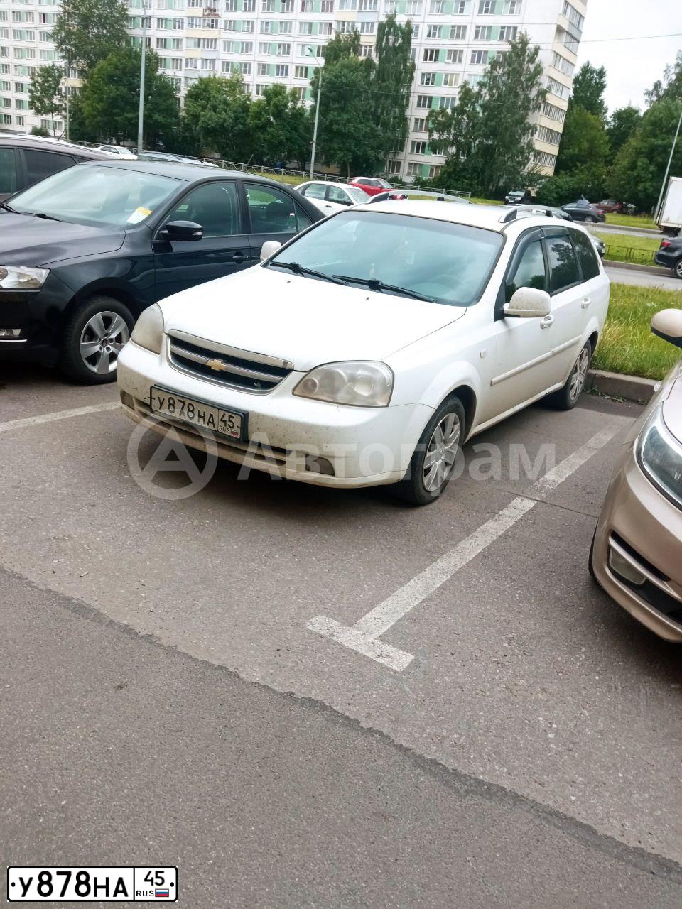 Фото автомобиля CHEVROLET LACETTI, 2012 — госномер С466ЕУ05. Цвет: Белый