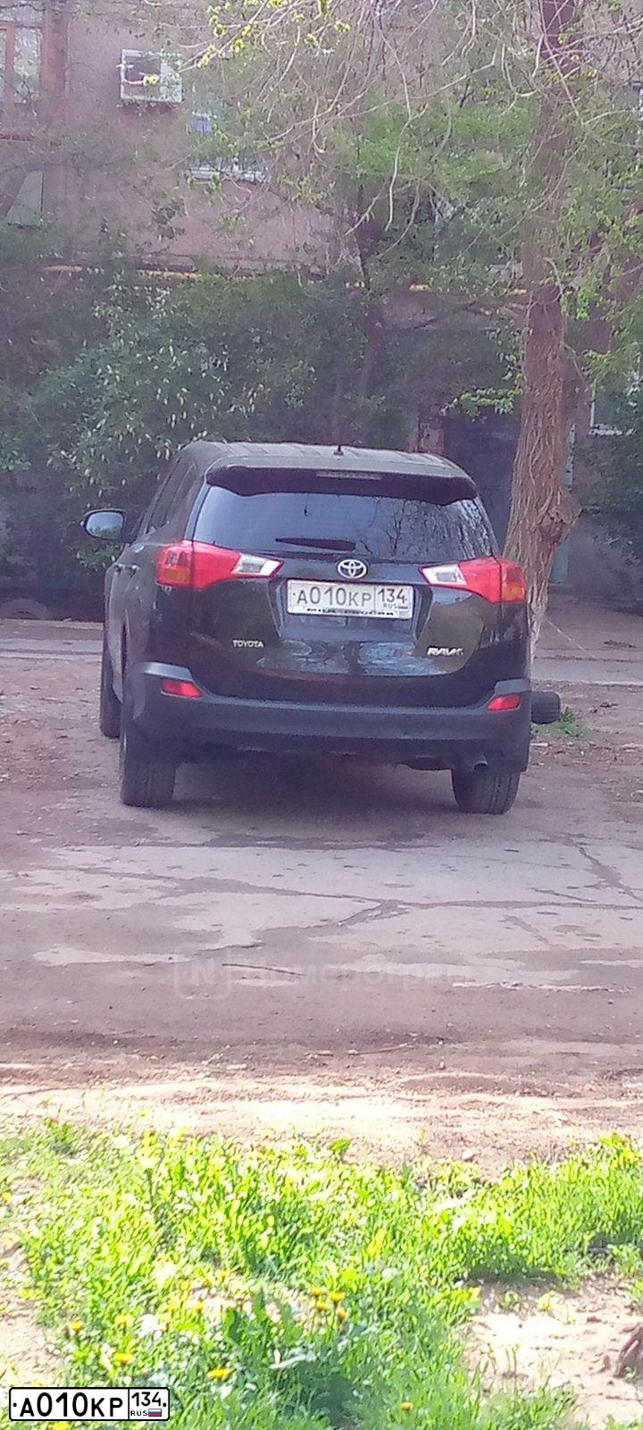 Фото автомобиля TOYOTA RAV4, 2013 — госномер А010КР134. Цвет: КРАСНЫЙ