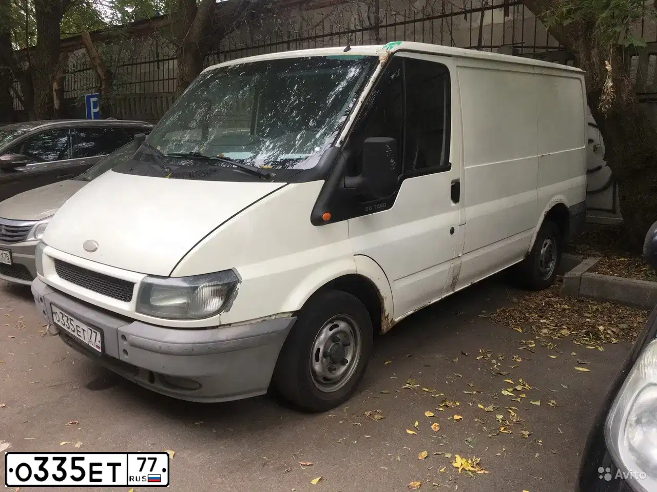 Фото автомобиля FORD TRANSIT, 2004 — госномер О335ЕТ77. Цвет: Белый