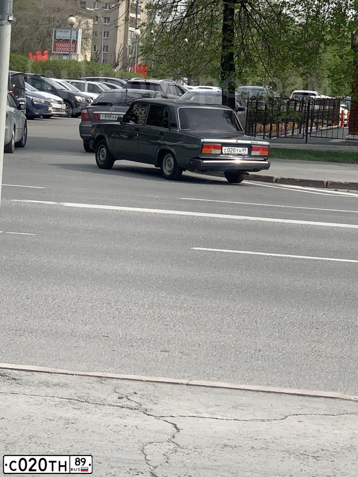 Фото автомобиля LADA 2107, 2010 — госномер С020ТН89. Цвет: Серо-сине-зеленый