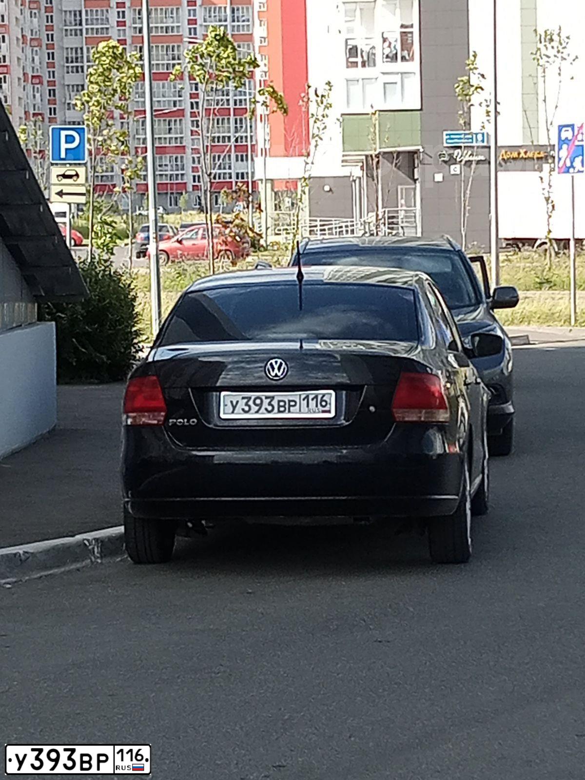 Фото автомобиля VOLKSWAGEN POLO, 2014 — госномер У393ВР116. Цвет: ЧЕРНЫЙ