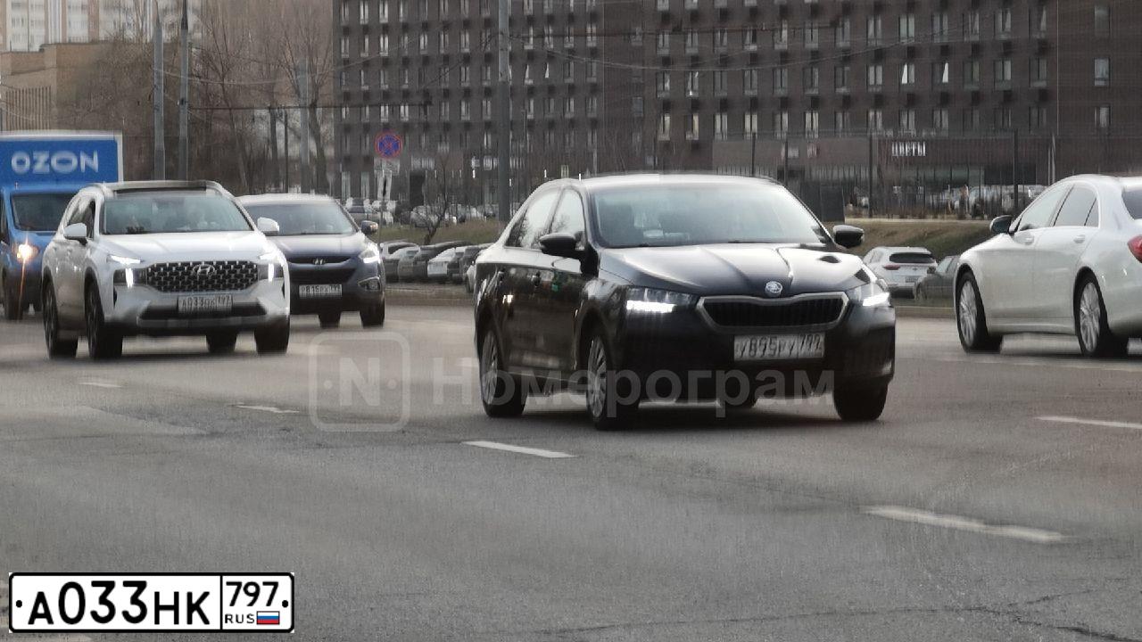 Фото автомобиля TOYOTA HIGHLANDER, 2021 — госномер С141ЕМ550. Цвет: ЧЕРНЫЙ