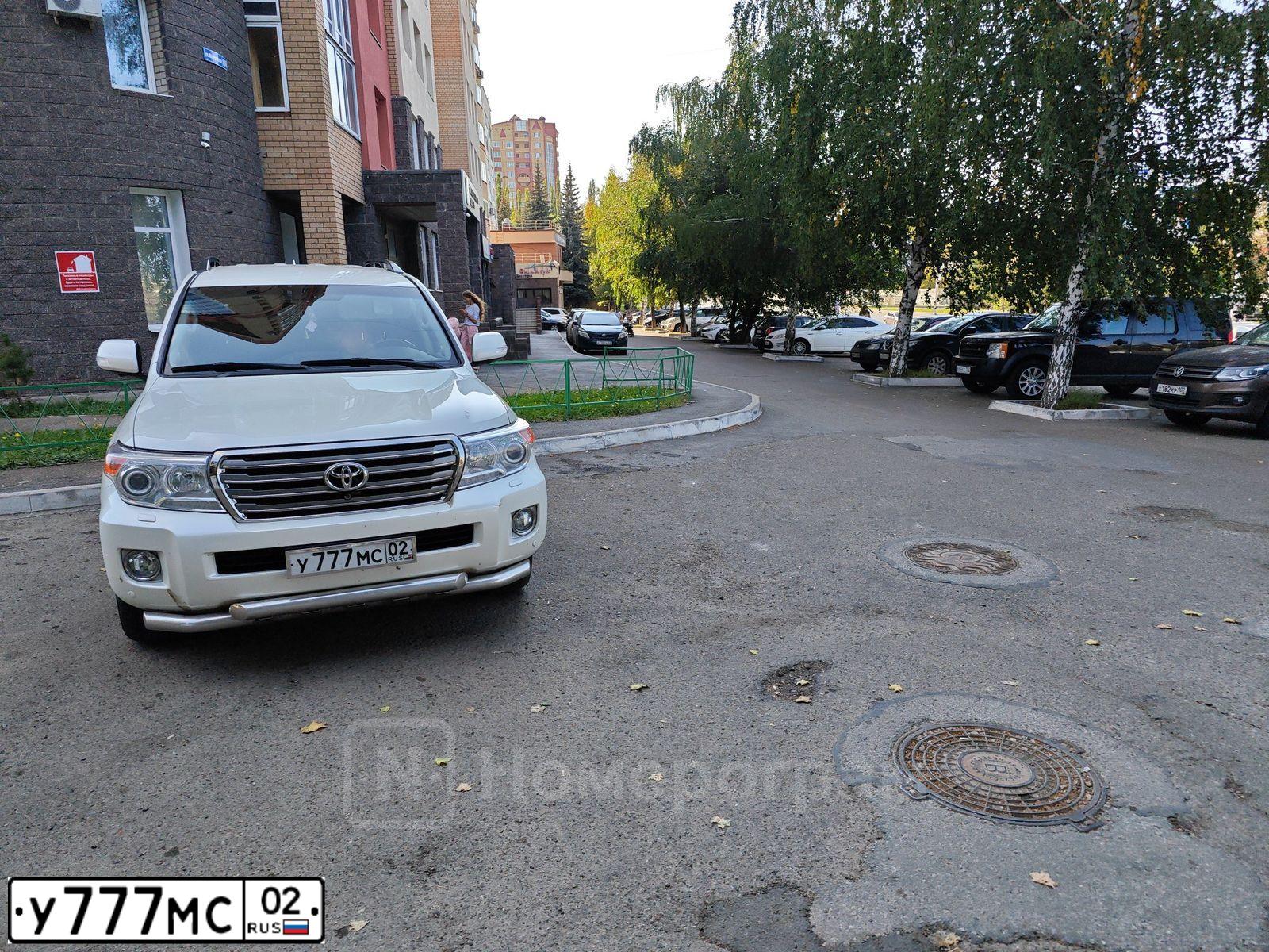 Фото автомобиля TOYOTA CARINA, 1996 — госномер У777МС02. Цвет: Серебристый