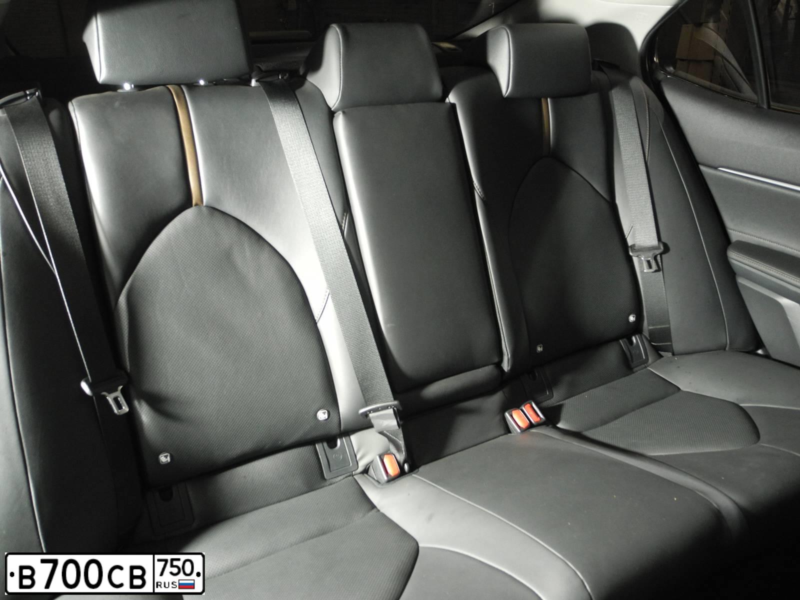 Фото автомобиля TOYOTA CAMRY, 2017 — госномер В700СВ750. Цвет: ЧЕРНЫЙ МЕТАЛЛИК