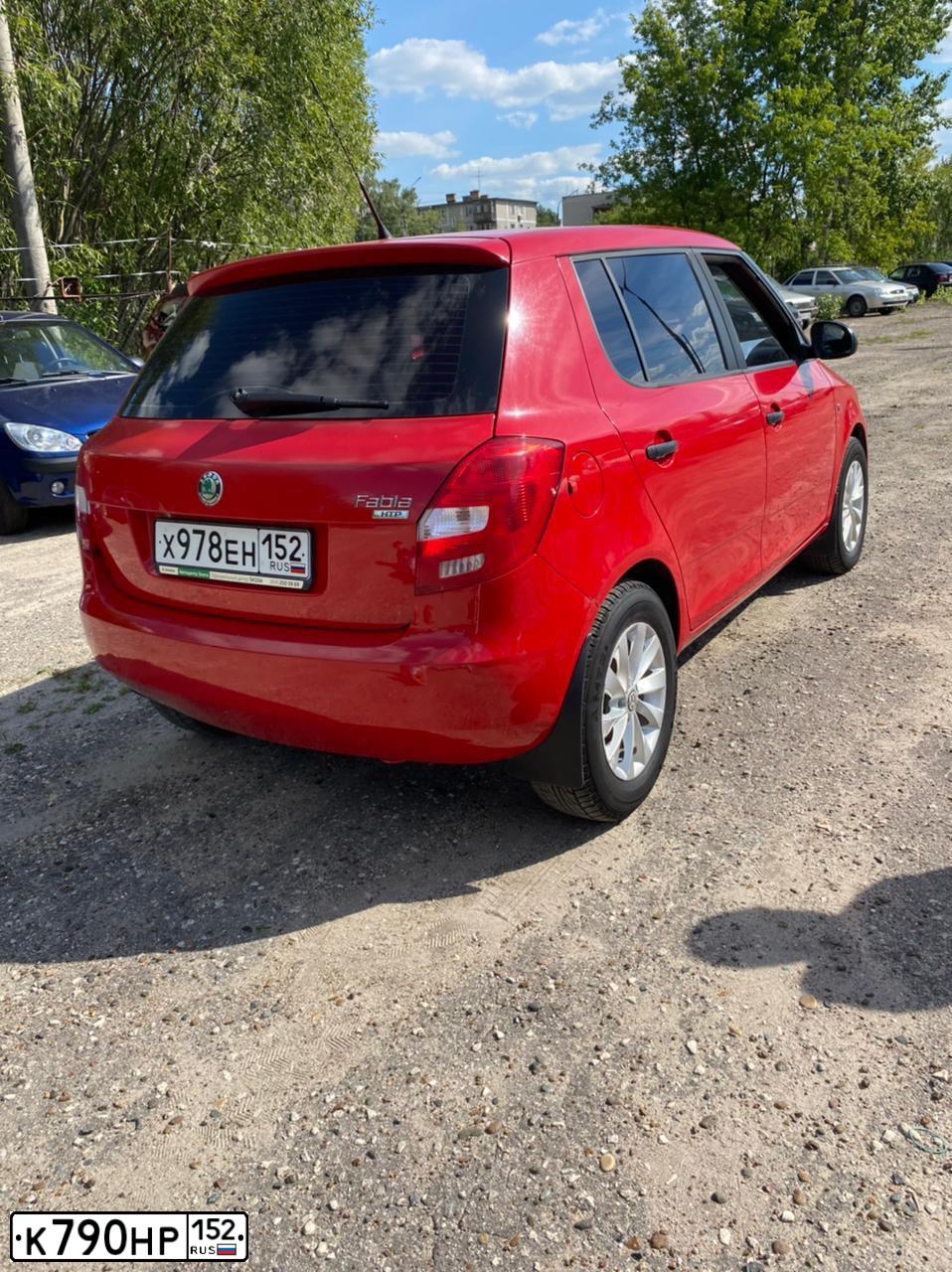 Фото автомобиля SKODA FABIA, 2010 — госномер К973СК186. Цвет: Красный